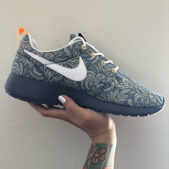 nike roshe run qs
